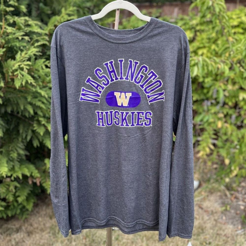 Washington Huskies Long Sleeve T-Shirt Men's Large Purple Gold Graphic Crewneck